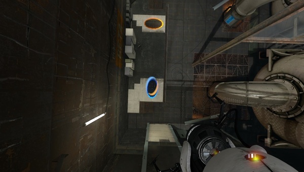 Portal 2 : Sie müssen von oben durch das eine Portal springen, um durch das andere wieder raus zu kommen und im Flug ein neues Portal zu setzen.